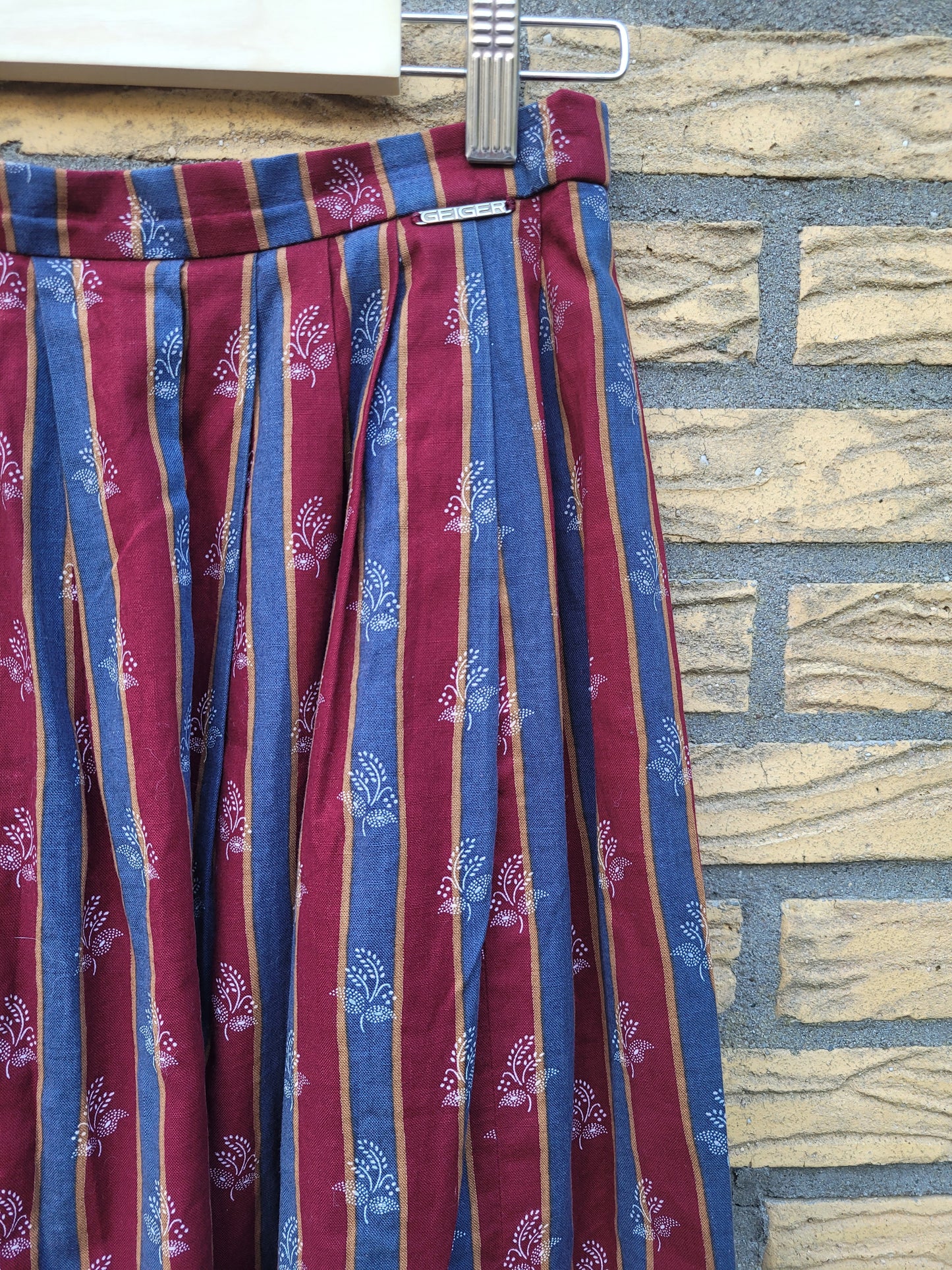 🎪 Patterned Paths - vintage Austrian striped skirt - size S/M