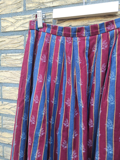 🎪 Patterned Paths - vintage Austrian striped skirt - size S/M