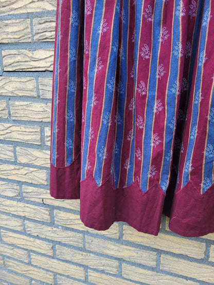 🎪 Patterned Paths - vintage Austrian striped skirt - size S/M