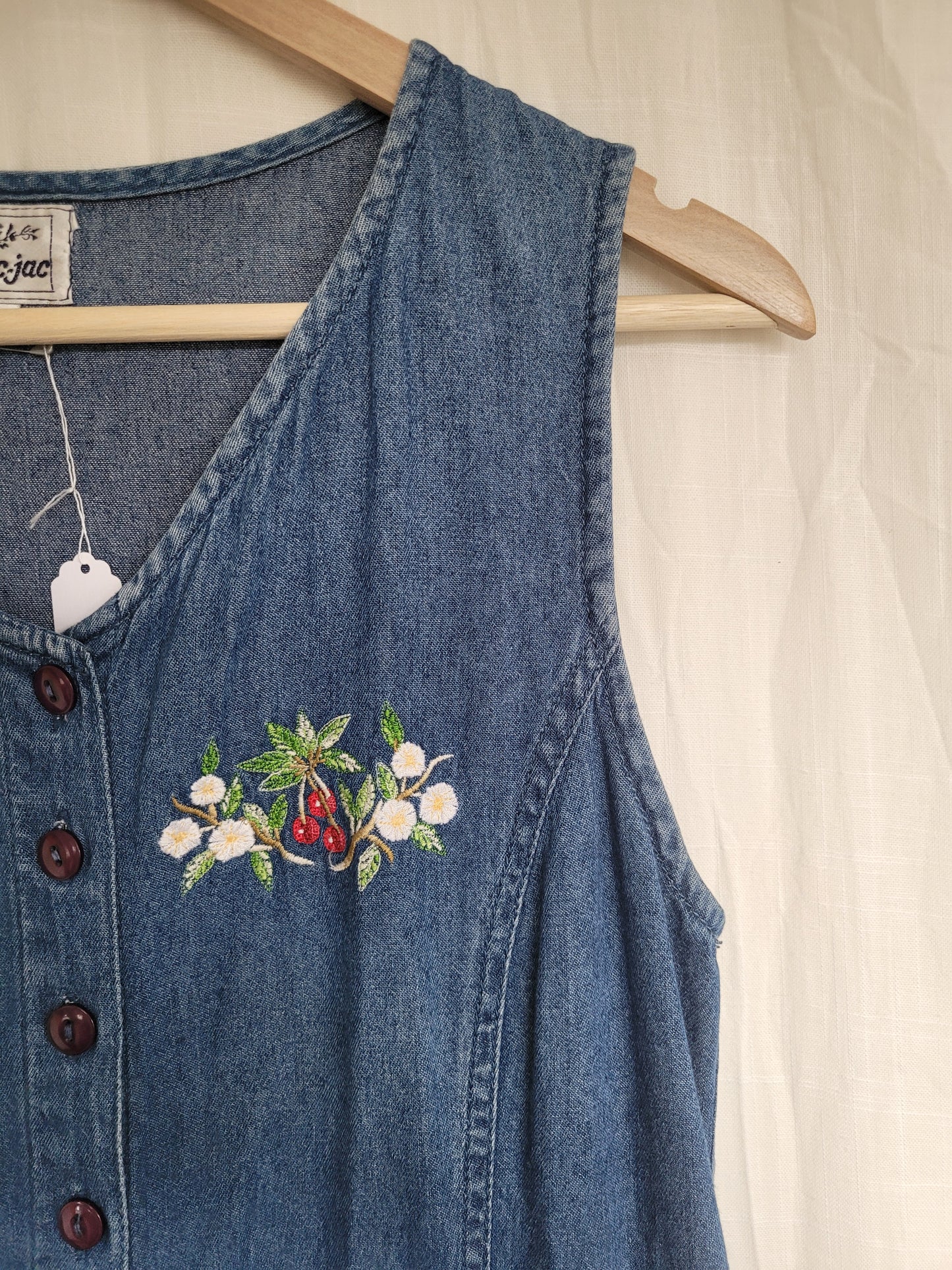 🍒 Berry Blossom - vintage denim dress with berry embroidery (Perfectly Imperfect) - size S/M