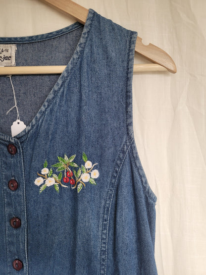 🍒 Berry Blossom - vintage denim dress with berry embroidery (Perfectly Imperfect) - size S/M