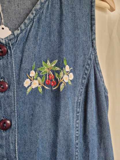 🍒 Berry Blossom - vintage denim dress with berry embroidery (Perfectly Imperfect) - size S/M