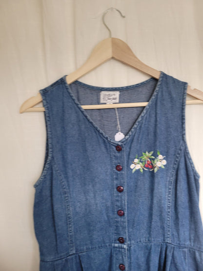 🍒 Berry Blossom - vintage denim dress with berry embroidery (Perfectly Imperfect) - size S/M