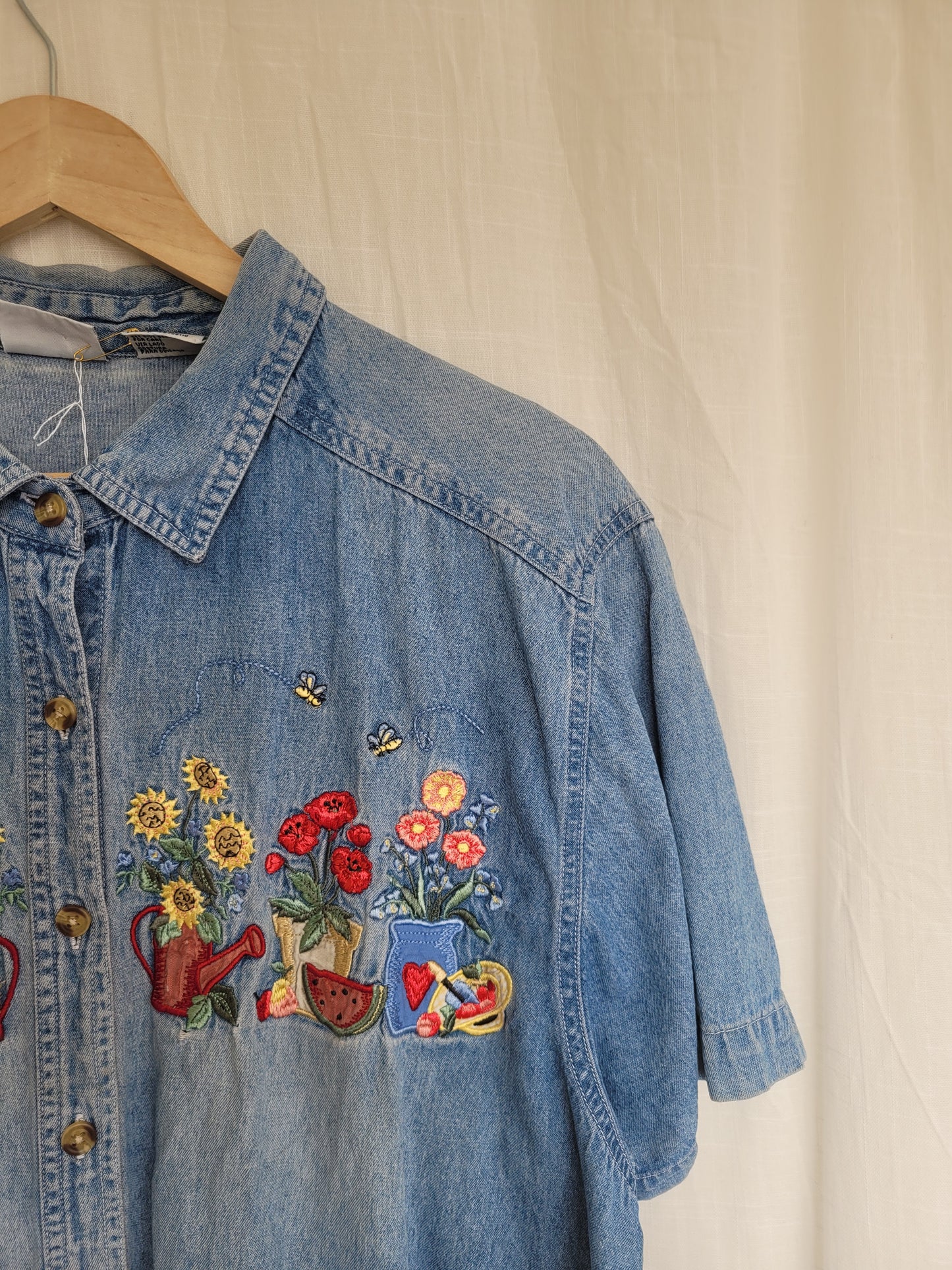 🍉 A Very Busy Garden - vintage light blue denim blouse with embroidered details (Perfectly Imperfect) - size XL