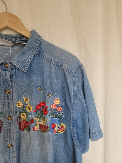 🍉 A Very Busy Garden - vintage light blue denim blouse with embroidered details (Perfectly Imperfect) - size XL