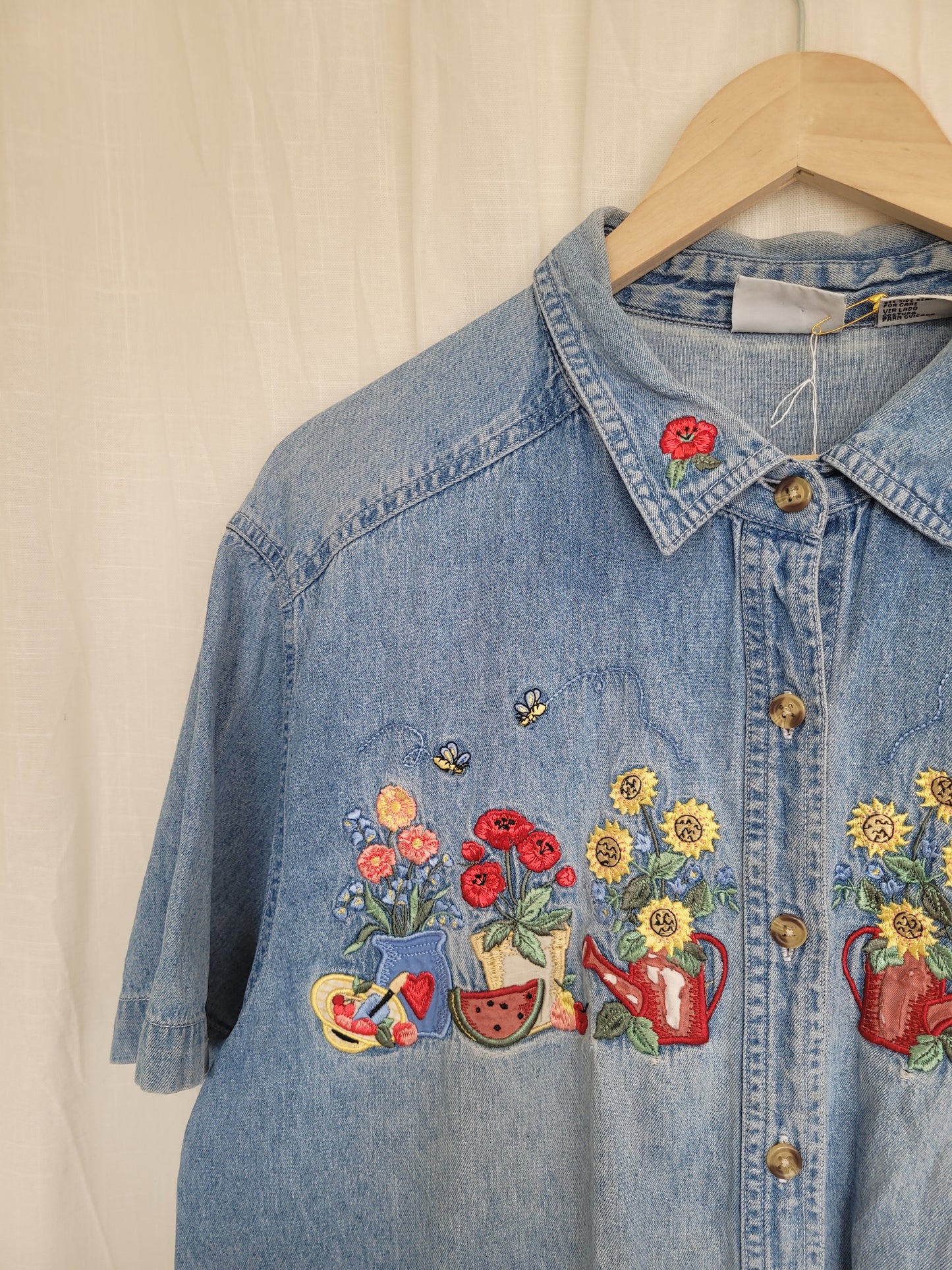 🍉 A Very Busy Garden - vintage light blue denim blouse with embroidered details (Perfectly Imperfect) - size XL