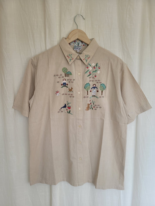 🧺 The Strawberry Harvest - vintage beige blouse with embroidered strawberry field images - size L