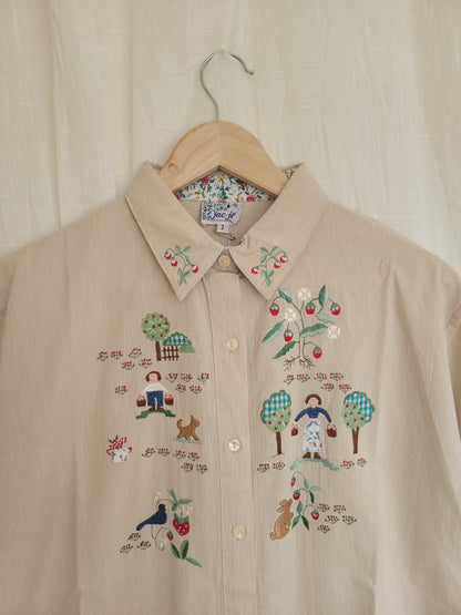 🧺 The Strawberry Harvest - vintage beige blouse with embroidered strawberry field images - size L