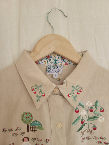🧺 The Strawberry Harvest - vintage beige blouse with embroidered strawberry field images - size L