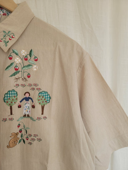 🧺 The Strawberry Harvest - vintage beige blouse with embroidered strawberry field images - size L