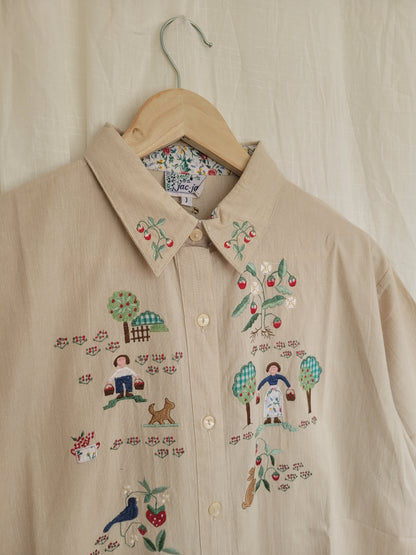 🧺 The Strawberry Harvest - vintage beige blouse with embroidered strawberry field images - size L