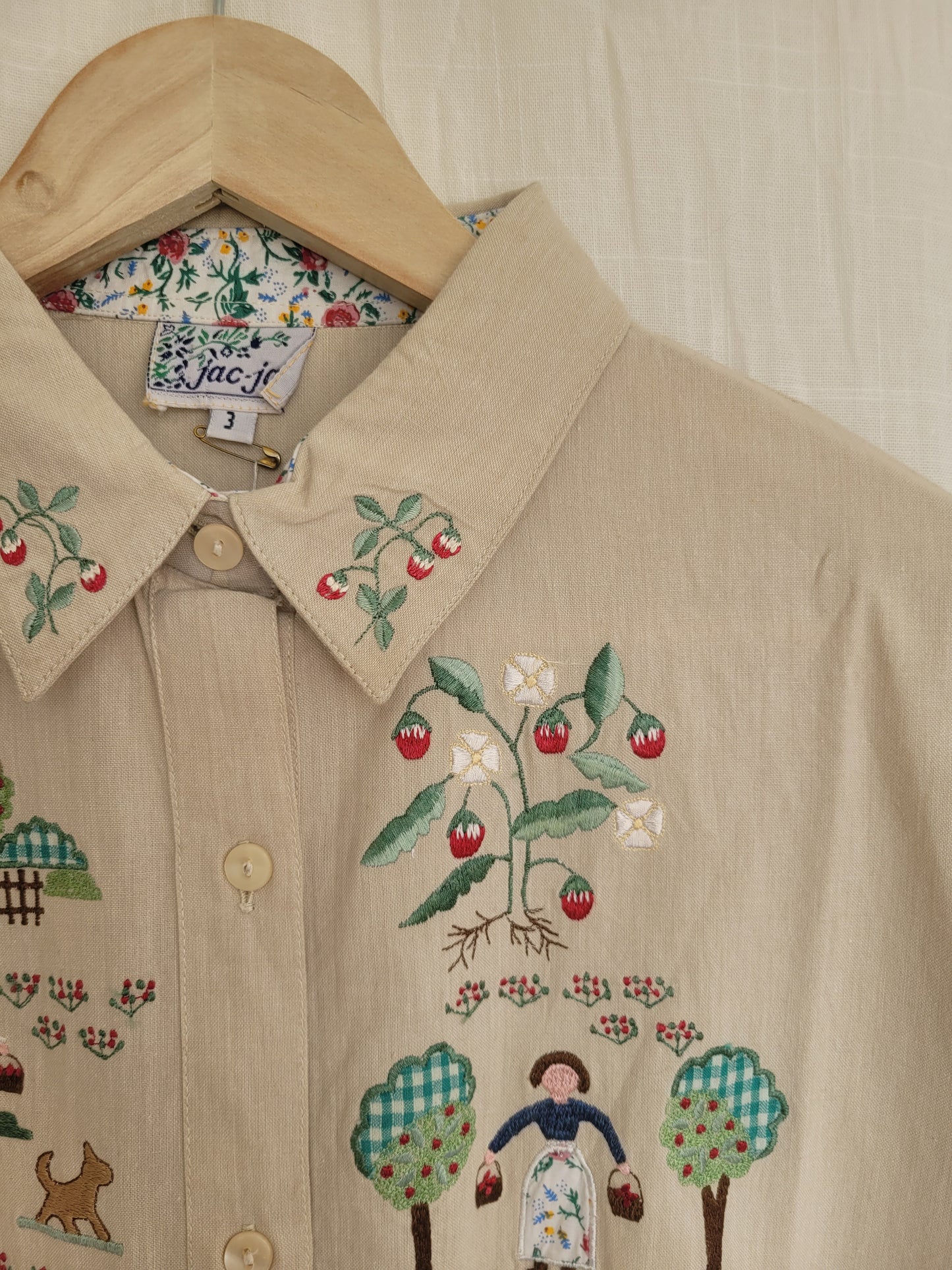 🧺 The Strawberry Harvest - vintage beige blouse with embroidered strawberry field images - size L