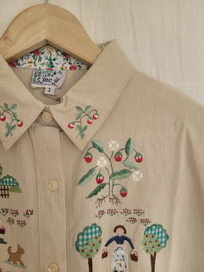 🧺 The Strawberry Harvest - vintage beige blouse with embroidered strawberry field images - size L