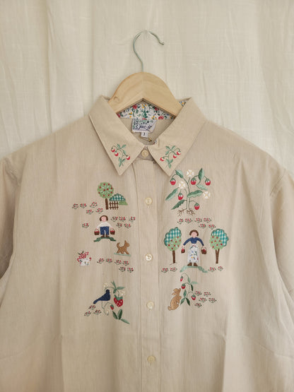 🧺 The Strawberry Harvest - vintage beige blouse with embroidered strawberry field images - size L