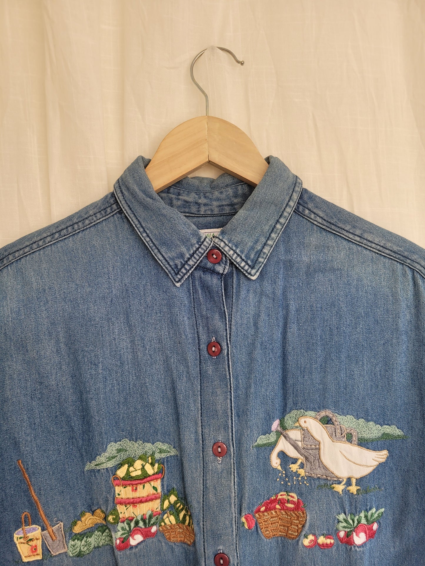 🍎 Freshly Picked - vintage denim shirt with embroidered harvest details - size M/L