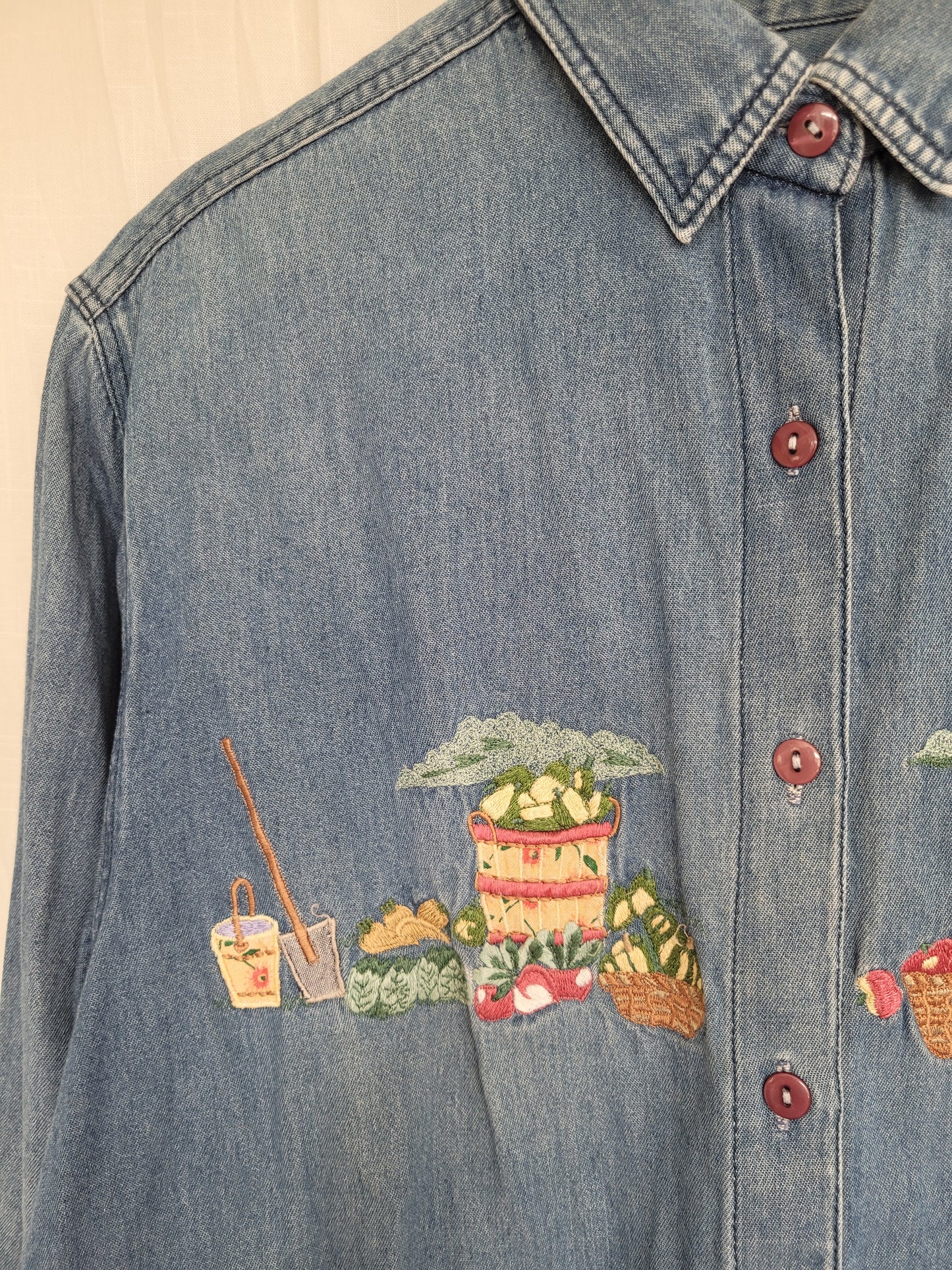 🍎 Freshly Picked - vintage denim shirt with embroidered harvest details - size M/L