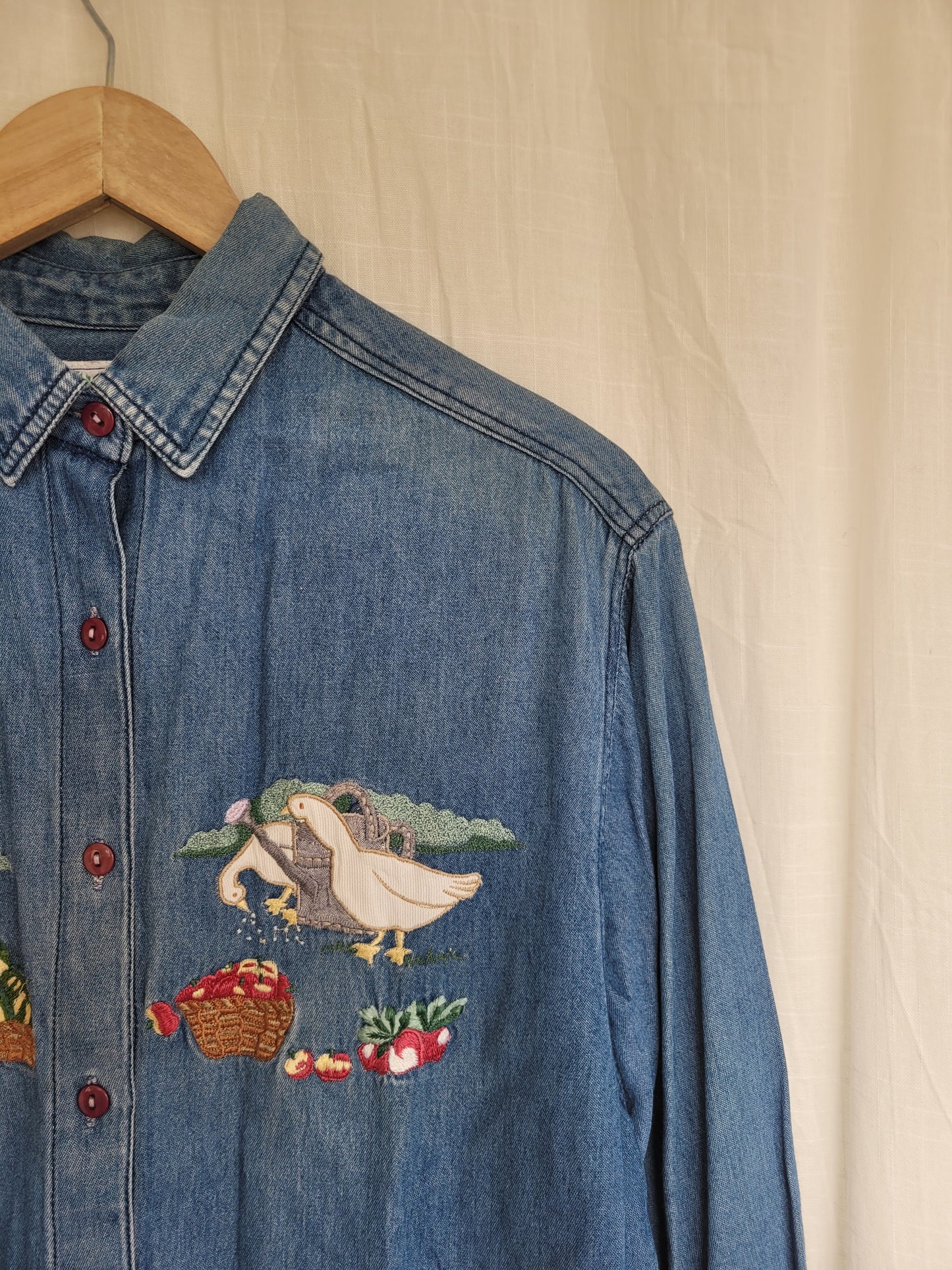 🍎 Freshly Picked - vintage denim shirt with embroidered harvest details - size M/L