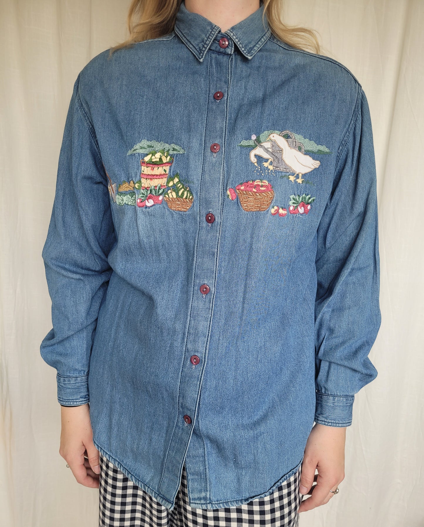🍎 Freshly Picked - vintage denim shirt with embroidered harvest details - size M/L