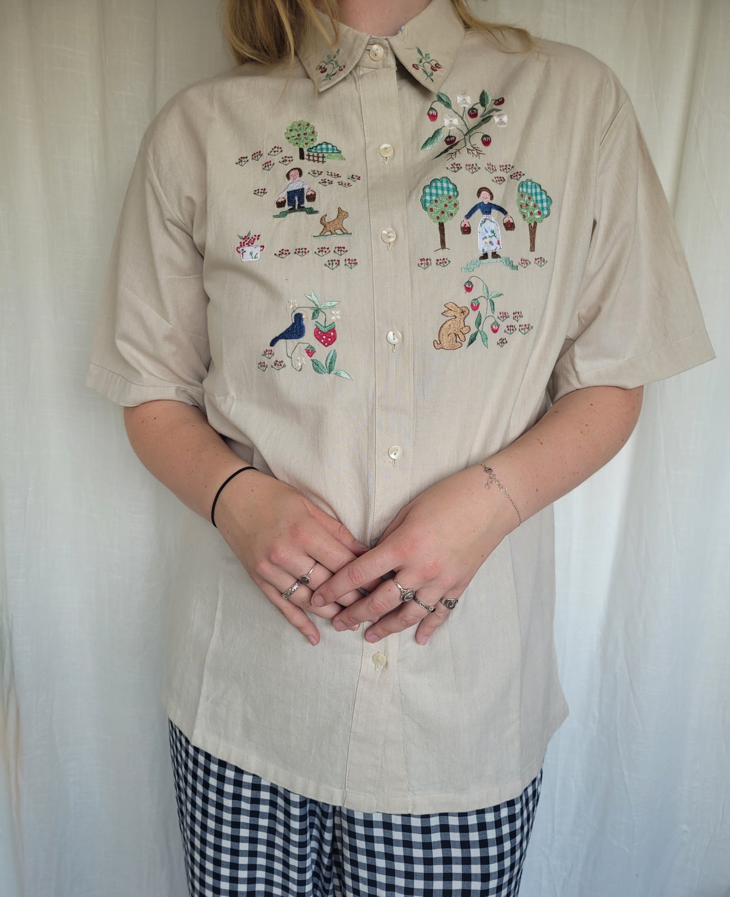 🧺 The Strawberry Harvest - vintage beige blouse with embroidered strawberry field images - size L
