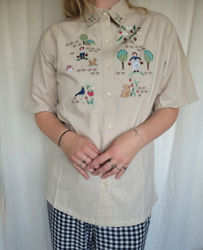 🧺 The Strawberry Harvest - vintage beige blouse with embroidered strawberry field images - size L