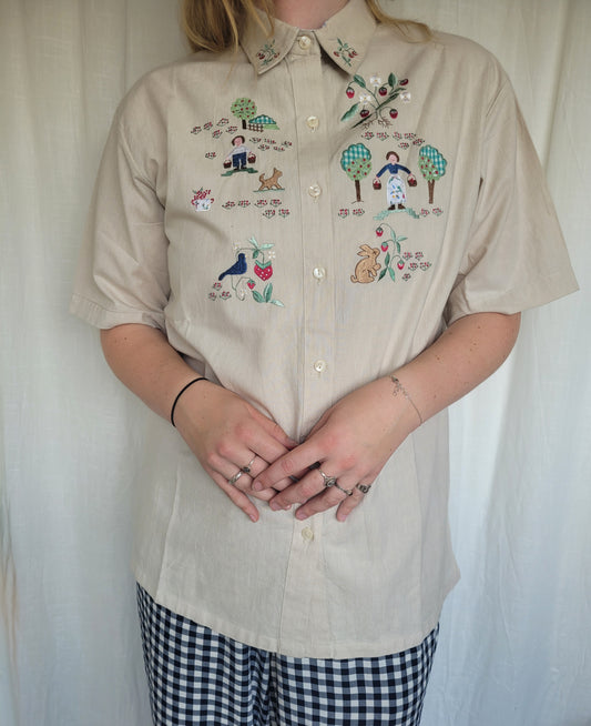 🧺 The Strawberry Harvest - vintage beige blouse with embroidered strawberry field images - size L