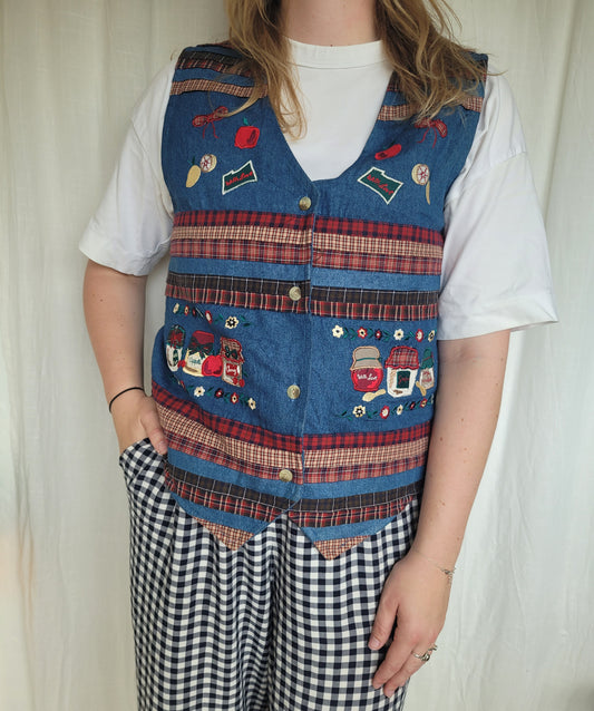 🧺 Country Kitchen - vintage denim gilet with embroidered/patchwork details - size M/L