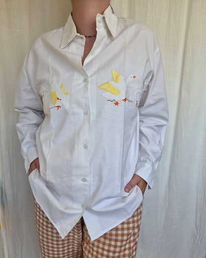 🪿 Four Feathered Friends - vintage white cotton shirt with embroidered geese - size L/XL