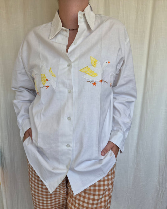 🪿 Four Feathered Friends - vintage white cotton shirt with embroidered geese - size L/XL