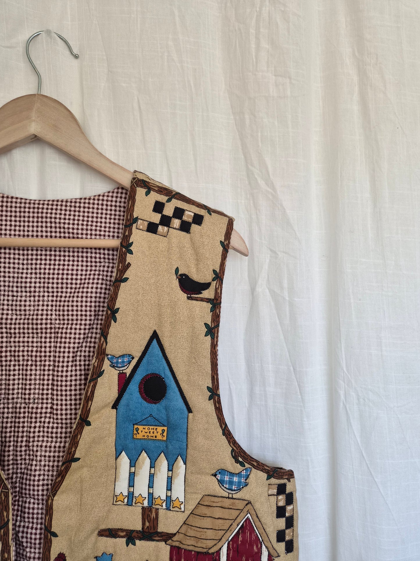 🪺 Home Is Where the Birds Sing - vintage handmade quilted gilet with birds - size L