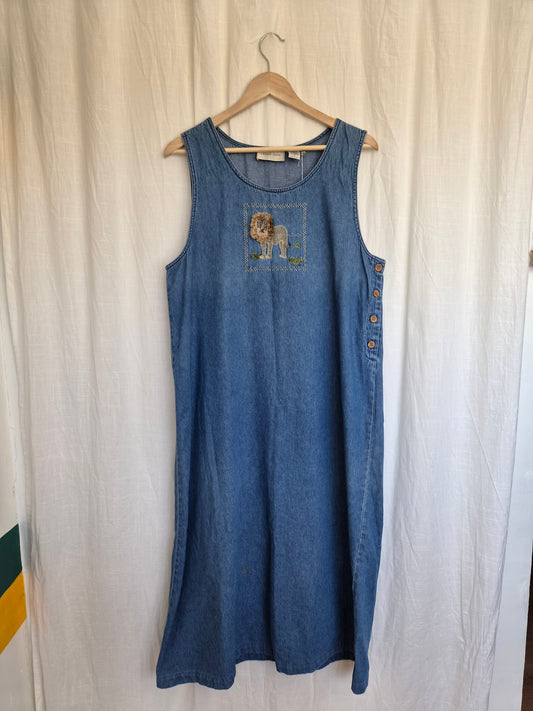 🦁The Lion's Pride - vintage long denim dress with embroidered lion (Perfectly Imperfect) - size L/XL
