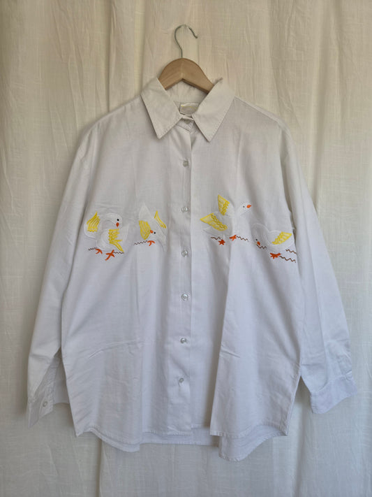 🪿 Four Feathered Friends - vintage white cotton shirt with embroidered geese - size L/XL