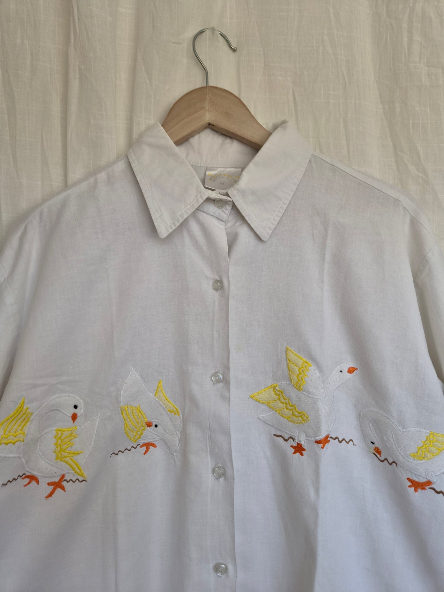🪿 Four Feathered Friends - vintage white cotton shirt with embroidered geese - size L/XL
