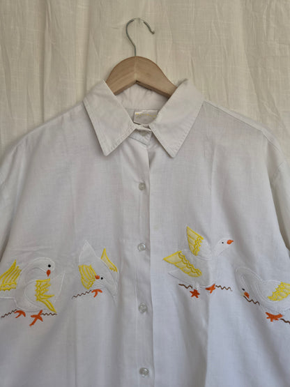 🪿 Four Feathered Friends - vintage white cotton shirt with embroidered geese - size L/XL