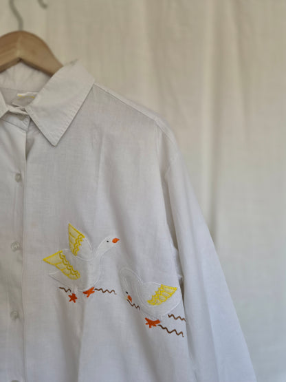 🪿 Four Feathered Friends - vintage white cotton shirt with embroidered geese - size L/XL