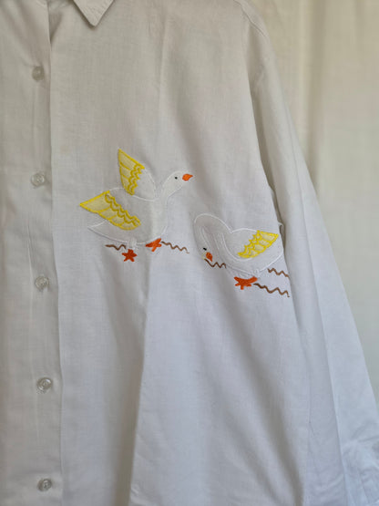 🪿 Four Feathered Friends - vintage white cotton shirt with embroidered geese - size L/XL