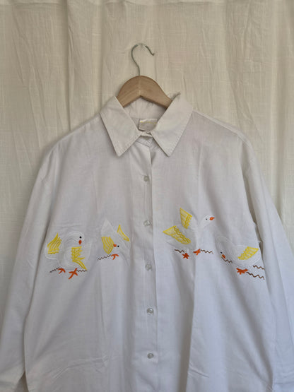 🪿 Four Feathered Friends - vintage white cotton shirt with embroidered geese - size L/XL