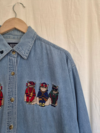 🐾 The Neighbourhood Trendsetters - vintage light blue denim shirt with embroidered cats in clothes - size XL/XXL
