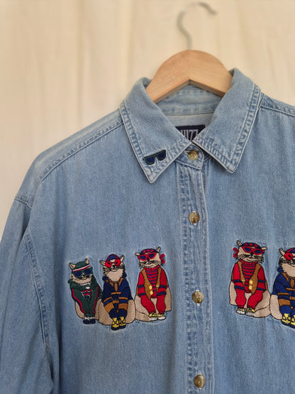 🐾 The Neighbourhood Trendsetters - vintage light blue denim shirt with embroidered cats in clothes - size XL/XXL