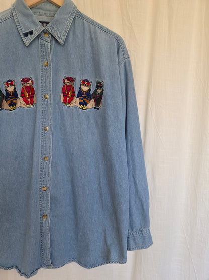 🐾 The Neighbourhood Trendsetters - vintage light blue denim shirt with embroidered cats in clothes - size XL/XXL