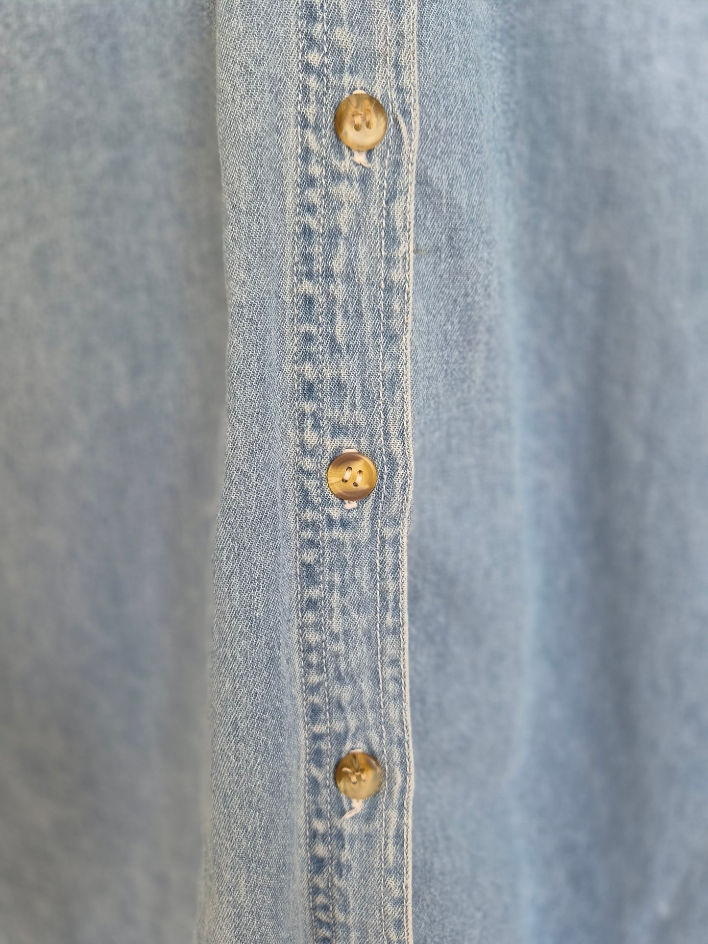 🐾 The Neighbourhood Trendsetters - vintage light blue denim shirt with embroidered cats in clothes - size XL/XXL