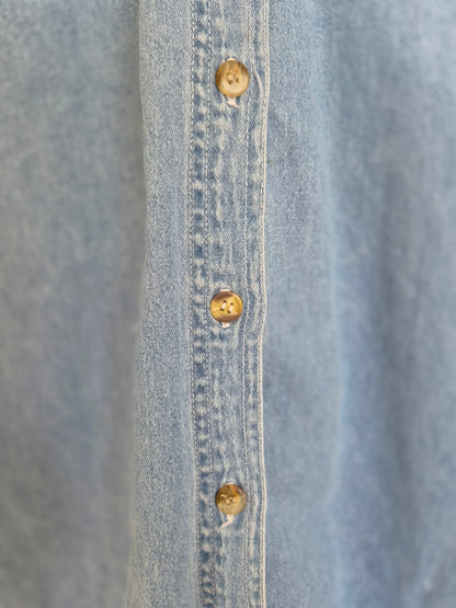 🐾 The Neighbourhood Trendsetters - vintage light blue denim shirt with embroidered cats in clothes - size XL/XXL