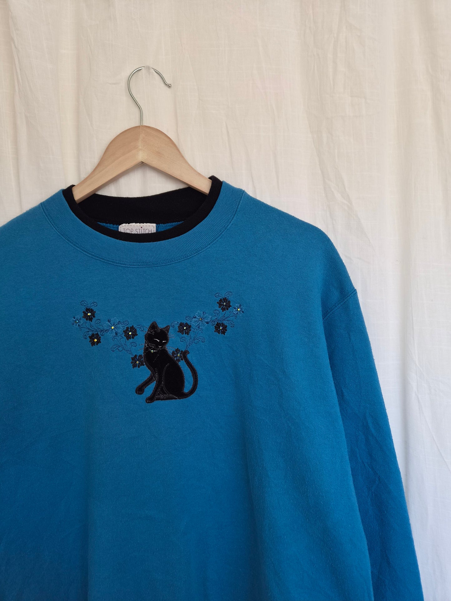 🐈‍⬛ Nine Lives & Wildflowers - vintage blue crewneck sweater with embroidered black cat (Perfectly Imperfect) - size L