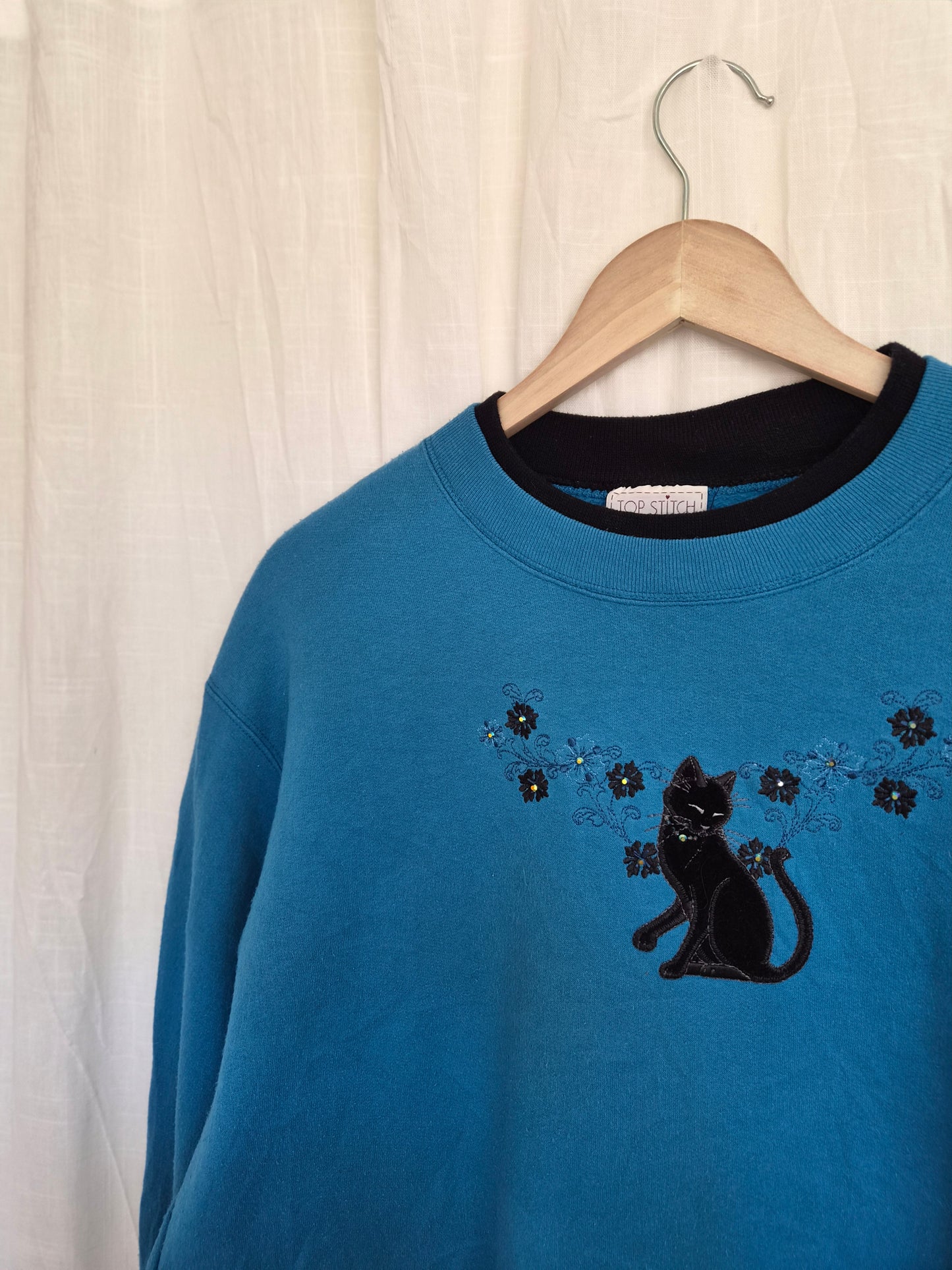 🐈‍⬛ Nine Lives & Wildflowers - vintage blue crewneck sweater with embroidered black cat (Perfectly Imperfect) - size L