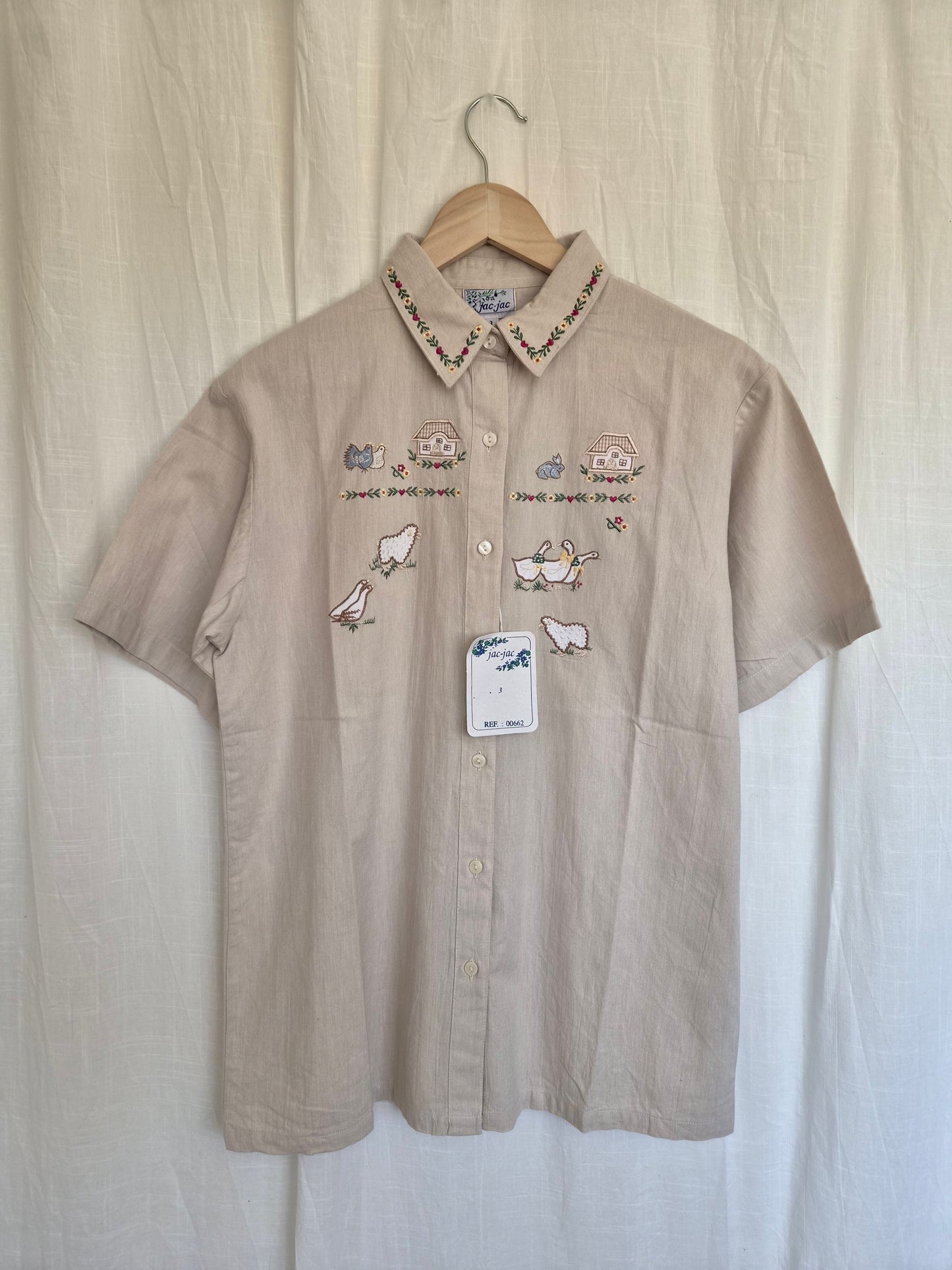 🐑 The Happiest Farmyard - vintage deadstock beige shirt with embroidered farm animals - size L