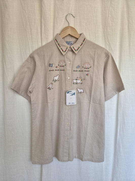 🐑 The Happiest Farmyard - vintage deadstock beige shirt with embroidered farm animals - size L