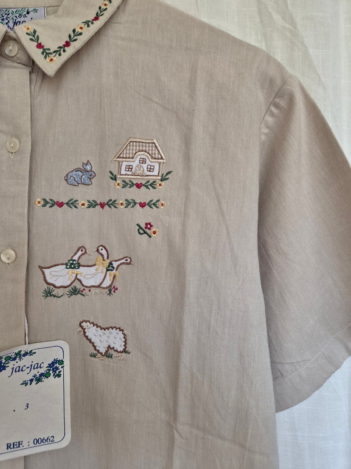 🐑 The Happiest Farmyard - vintage deadstock beige shirt with embroidered farm animals - size L