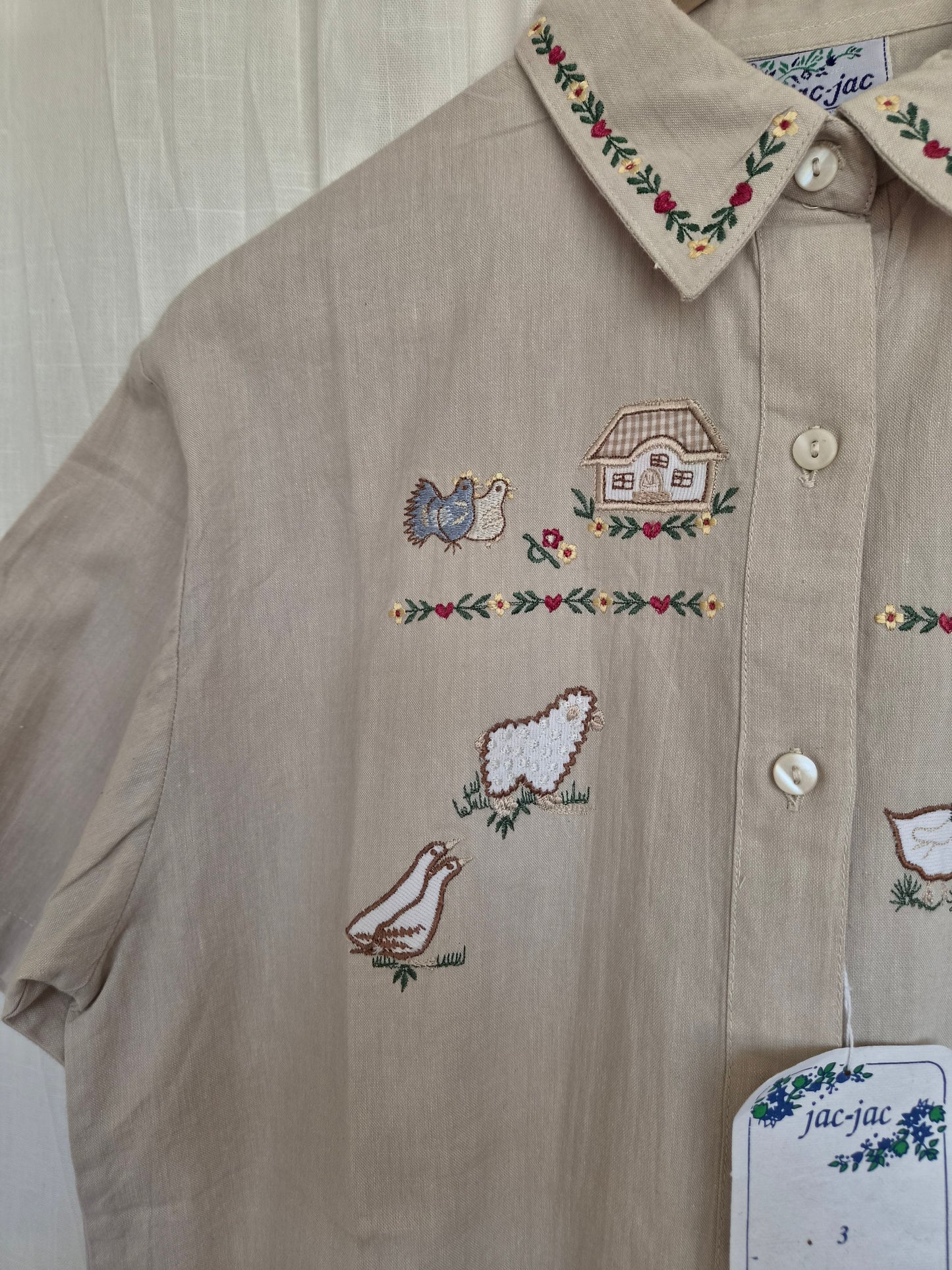 🐑 The Happiest Farmyard - vintage deadstock beige shirt with embroidered farm animals - size L
