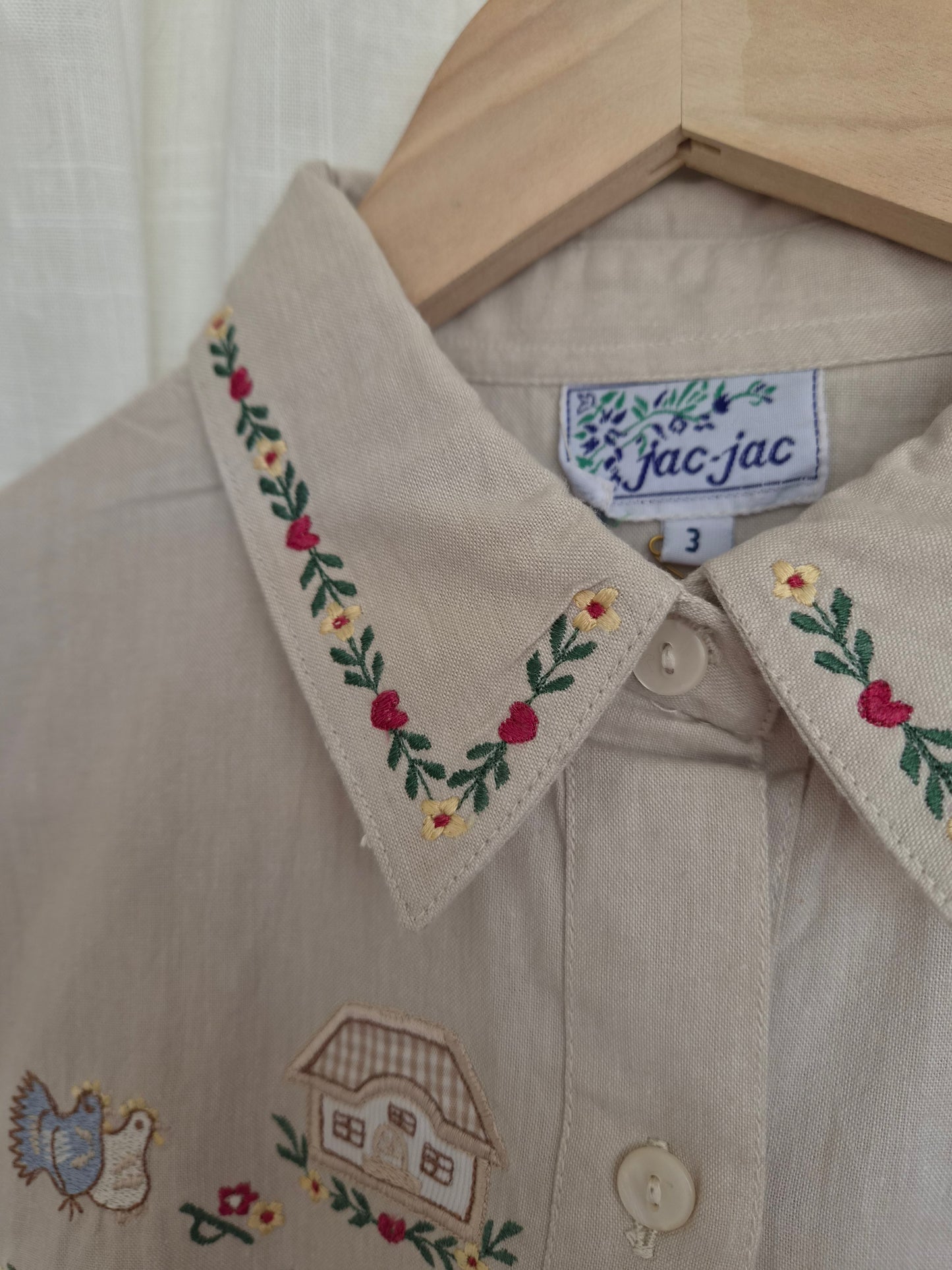 🐑 The Happiest Farmyard - vintage deadstock beige shirt with embroidered farm animals - size L