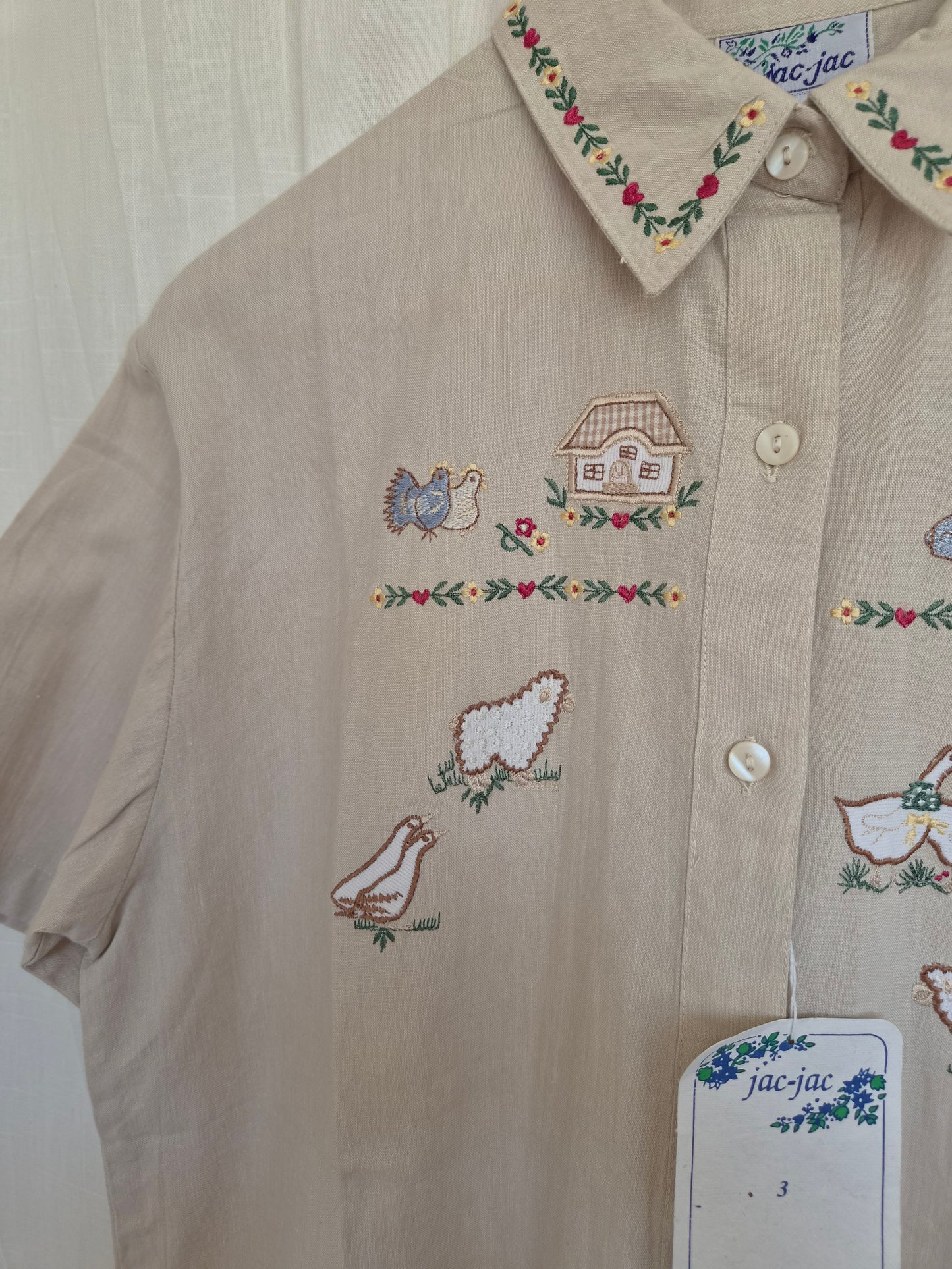 🐑 The Happiest Farmyard - vintage deadstock beige shirt with embroidered farm animals - size L