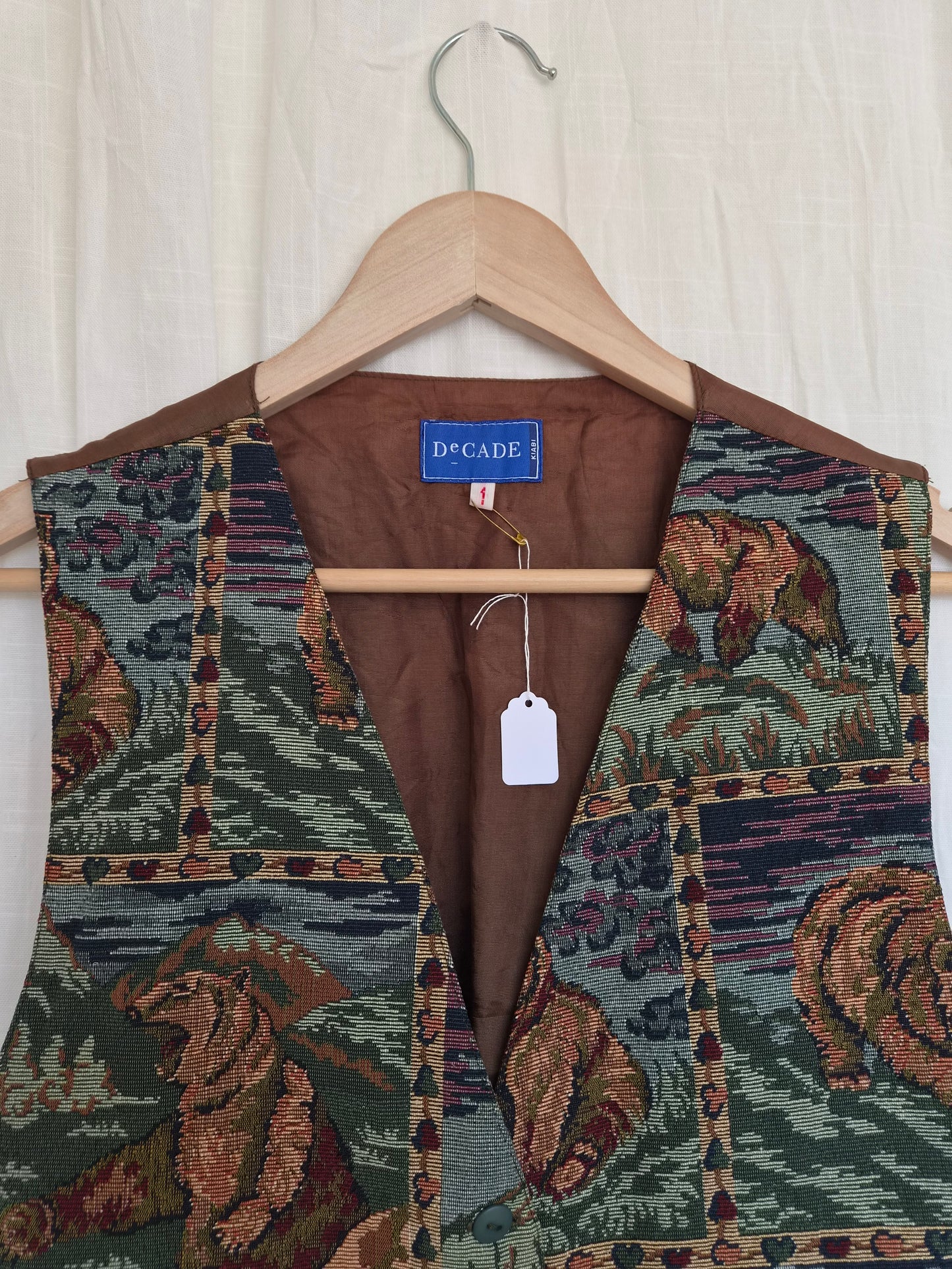 🐻 The Bears of Pine Hollow - vintage tapestry gilet with bear patterns - size S